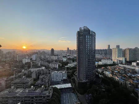 Lizhi Apartment Hotel (Kunming Colorful Gate)