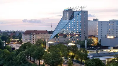 Estrel Berlin Hotel berhampiran Tempelhofer Feld