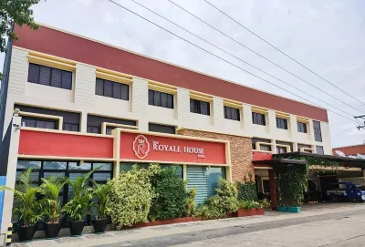 Royale House Hotel Davao powered by Cocotel فنادق في تاغوم