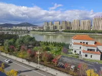 Tongjia Riverfront Hotel. Hotels near Gao Zhihang's Former Residence