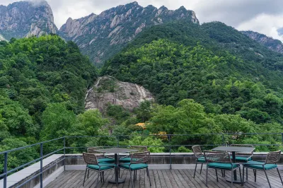 J·Mountain Hotel Hotels near Huangshan Mountain Huifu Shanzhen Wholesale Store