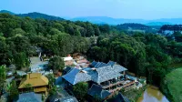 Yueting Hot Spring B&B Hotels near Manlei Pagoda