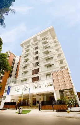 Golden Tulip the Grandmark Dhaka Hotels near ধানমন্ডি হাক্কানী মসজিদ