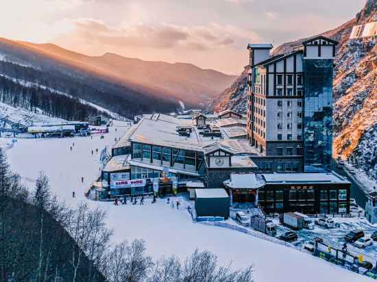 Dragon Palace Hotel (Wanlong Ski Resort) Hotel Exterior