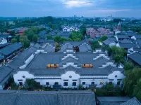 Swan Lake Inviting Moon Paviloin Hotel（Taierzhuang Ancient City Scenic Area）