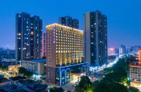 Tower of Guangdong H luxury e-sports hotel (Foshan Nanhai Vanke Plaza Store) Hotels near Yanbu Commercial Pedestrian Street