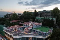 Lushan Tianhai Baitang Hotel(Guling Street Cableway Station Store) Отели рядом с достопримечательностью «Пейзажный район Цуйшань»