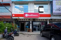 RedDoorz near RSUD Kota Mataram Pagesangan Timurのホテル