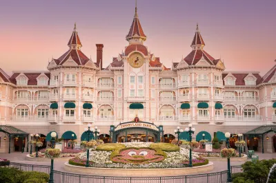 Disneyland Hotel Hoteles cerca de Disneyland Paris