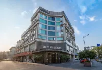 City Comfort Hotel (Liuzhou Five-Star Commercial Pedestrian Street Ma'anshan Park) Hotel dekat Jinghu