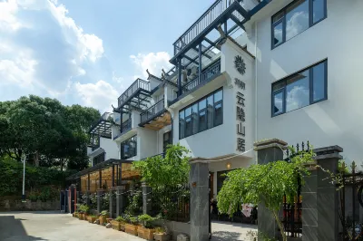 Floral Hotel·Wuyuan Yunyin Mountain Residence Homestay Hotel berhampiran Guzhang Folklore Garden