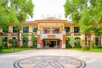 PEACH BLOSSOM CLUB Hotels near Huizhou Exhibition Hall of Good Persons