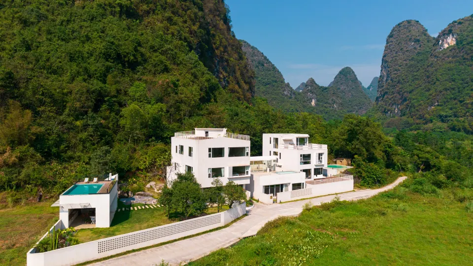 the thousand and one tourism&homestay（yangshuo yulonghe hotel ）