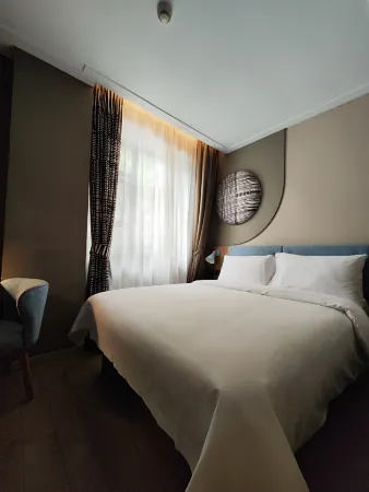 Home Inn (Shanghai New International Expo Center Minsheng Road Yanggao Middle Road Metro Station)