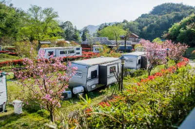 徐鳧巖奧藍途房車度假營地（奉化溪口店） 鄰近彩虹潭的酒店