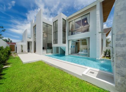 Bangtao Modern and Bright Pool Villa