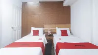 RedDoorz Premium @ THE GRAND PENINSULA SUITES Hotel di Kota Balanga