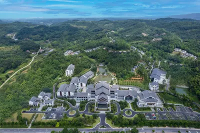 Lu'an Lingxin Valley Hot Spring Resort Hotels near Lu'an Mosque