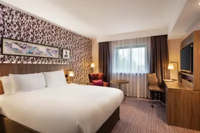 Leonardo London Heathrow Airport Hotel dekat Farnborough Airport