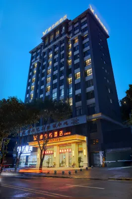 Vienna Hotel (Chongqing Yunyang Binjiang Park City Square Hotel) Hotels in Yunyang County