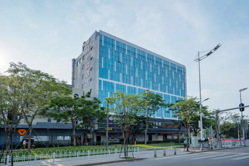 Vienna Hotel (Guangzhou G105 National Road Xialiang Subway Station)