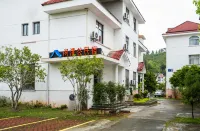 Taining Shangqinggu Homestay Inn