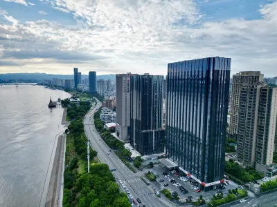 Jiuzhou Fangyuan Hotel(Yichang Wanda Binjiang Store) Hotels near Yichang Railway Station