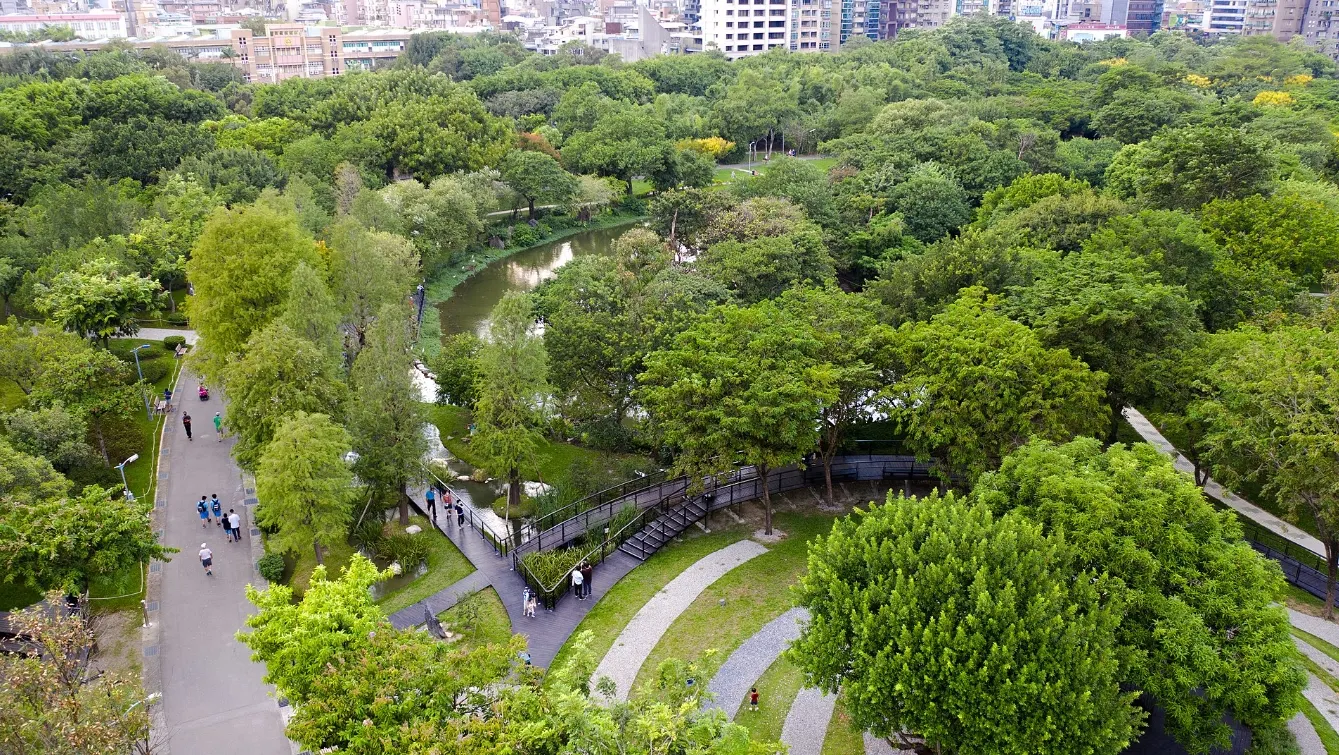 台北大安森林公園-生態池南畔