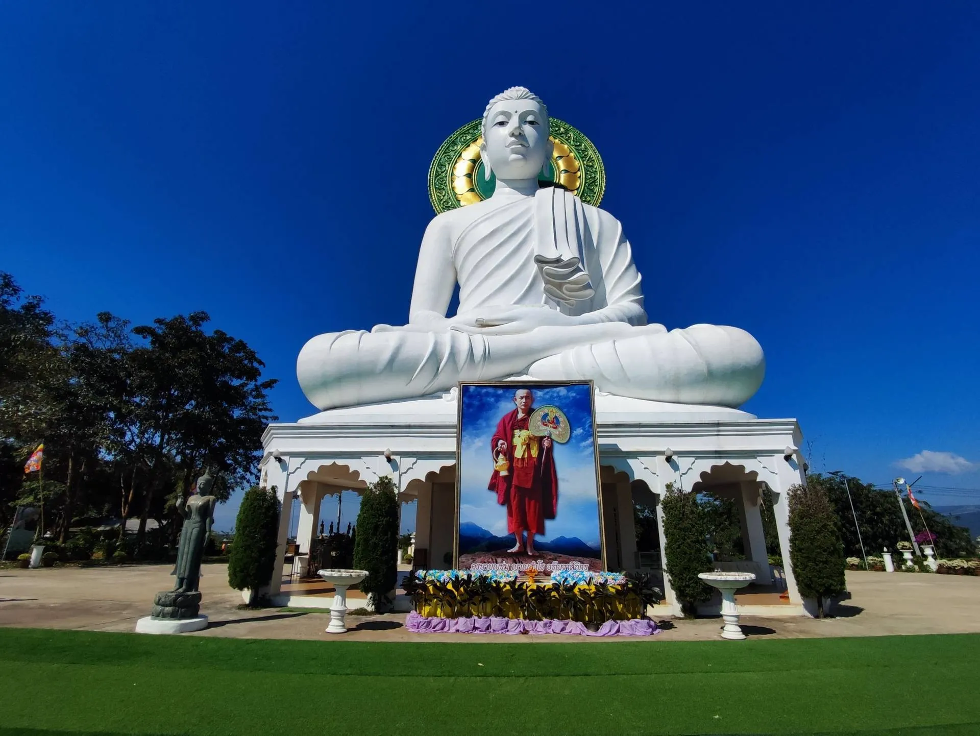 วัดพระธาตุดอยเวียงแก้ว อำเภอแม่สาย (แหล่งที่มาของภาพ: เที่ยวไทยกัน/Wongnai)