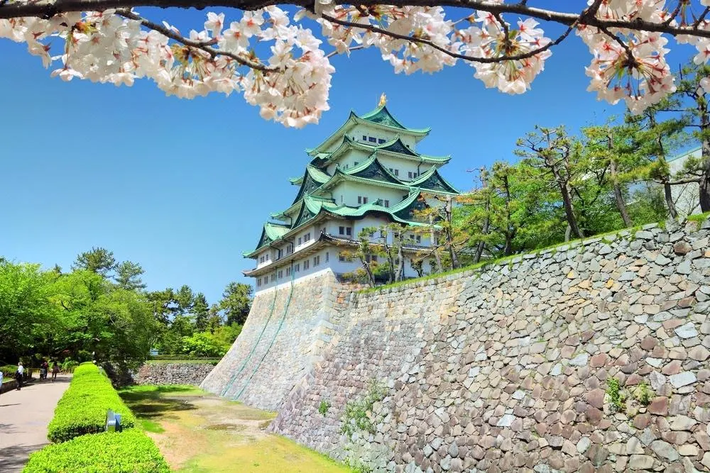 名古屋金太郎花太郎金太郎金山3號店鄰近名古屋城。