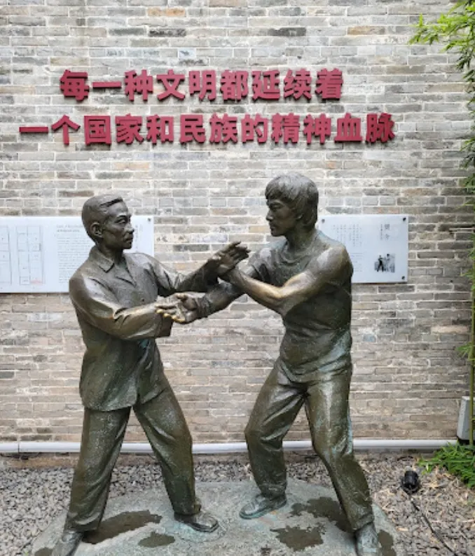 Bruce Lee Statue in Yongqingfang, near Liwan Square