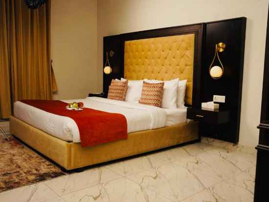 Faletti’s Grand Hotel MM Alam Road Rooms