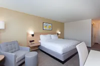 Holiday Inn Los Angeles - LAX Airport, an IHG Hotel Hotels near Bloomingdales(Century City)