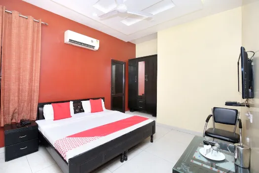 OYO 18805 Rajmahal Motel Hotels near Bus Station Phagwara