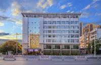 New Binkai Shanshui Hotel (Jingzhou Xintian Geographical Engineering Vocational College) Hotels near Binyang Tower