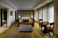 The Lalit New Delhi Hotels near Old Delhi Railway Station