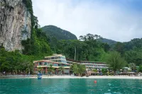 Phi Phi Cliff Beach Resort Hotels near Center Point Dorm Room