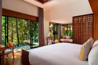 Avani Ao Nang Cliff Krabi Resort Отели в г. Краби