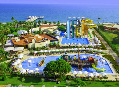 Bellis Deluxe Hotel & Heated for Winter Aqua Park