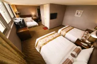 Unique Holiday Hotel Hotels near Jingmei Station