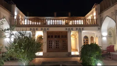 Isfahan Traditional Hotel Отели рядом с достопримечательностью «Собор Святого Христа Всеспасителя»