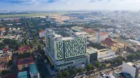 Holiday Inn & Suites Saigon Airport Hotels near The Manor