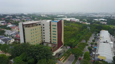 Hotel Ayola Lippo Cikarang Отели рядом с достопримечательностью «Taman Ismail Marzuki»