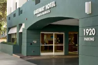 Gateway Hotel Santa Monica Отели рядом с достопримечательностью «Санта Моника Стейт Бич»