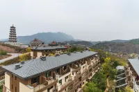 Ancient north clouds build villas Hotels near Geming Jingshen Yong Cun Monument