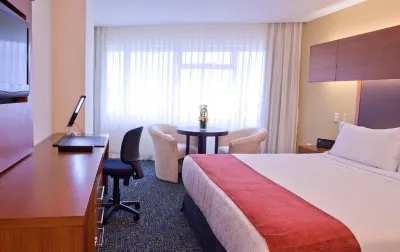 Tryp by Wyndham Guayaquil Airport Hoteles cerca de Plaza TÍA Bastión