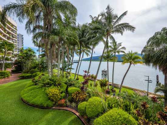 Hilton Cairns Hotel Exterior