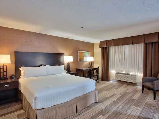 Holiday Inn Express & Suites Costa Mesa Rooms