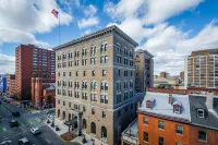 Hotel Indigo Baltimore Downtown Hotel dekat Washington Monument and Mount Vernon Place