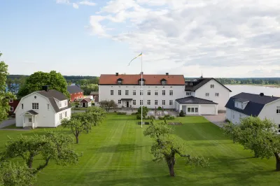 Båsenberga Hotell & Konferens Hotels near Tomsängen